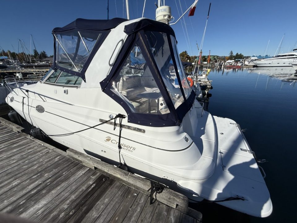 2000 Cruisers Yachts 2870 Express