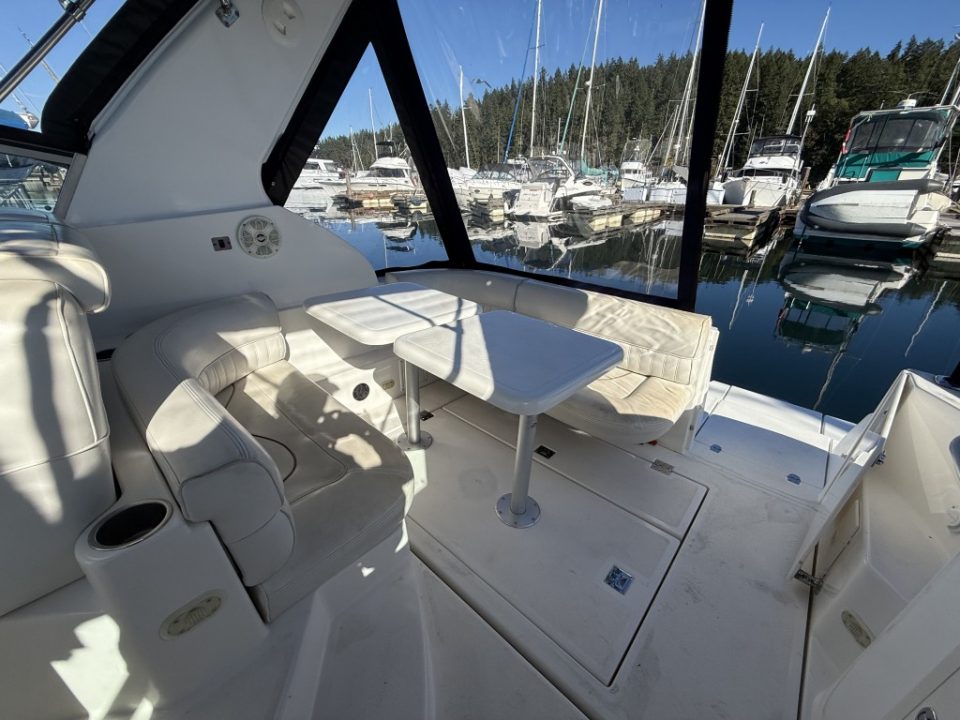 2000 Cruisers Yachts 2870 Express