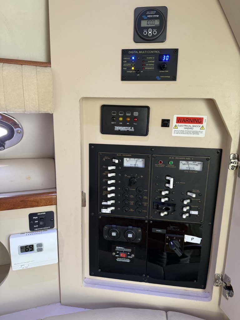 2000 Cruisers Yachts 2870 Express