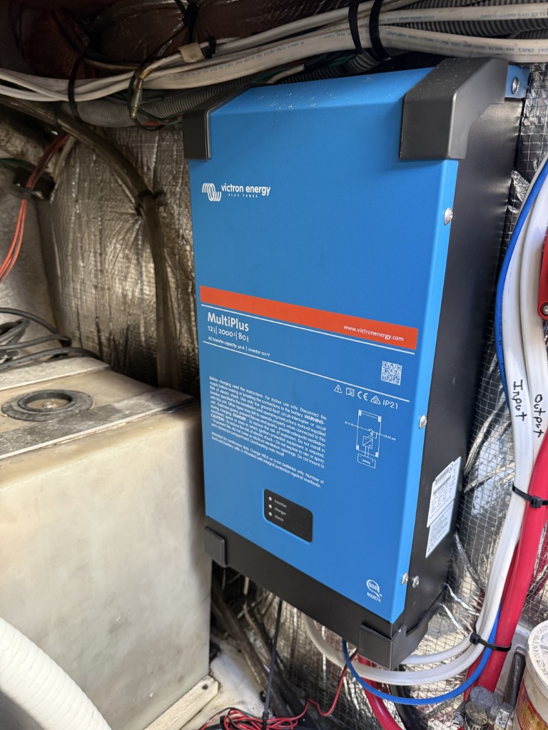 2000 Cruisers Yachts 2870 Express