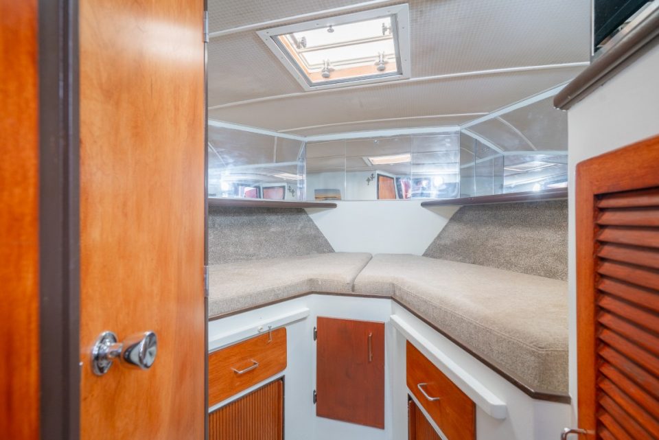 1989 Tollycraft 44 Cockpit Motor Yacht