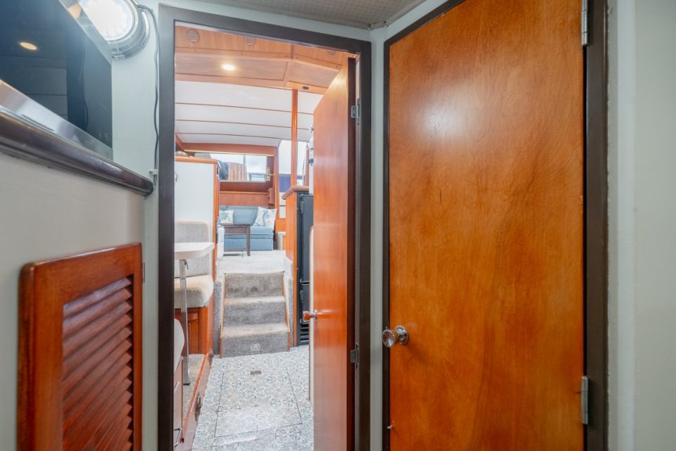 1989 Tollycraft 44 Cockpit Motor Yacht