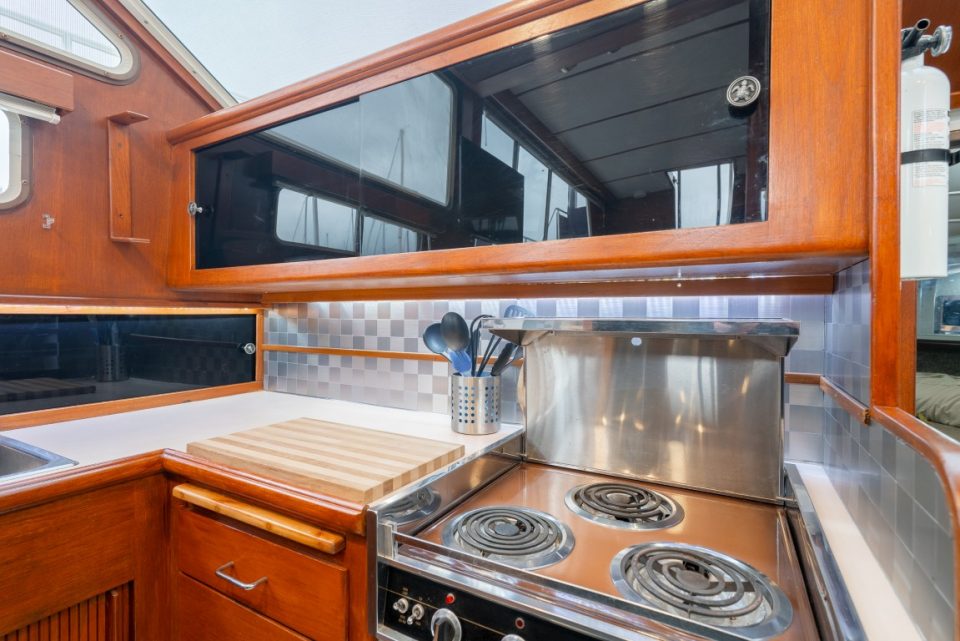 1989 Tollycraft 44 Cockpit Motor Yacht