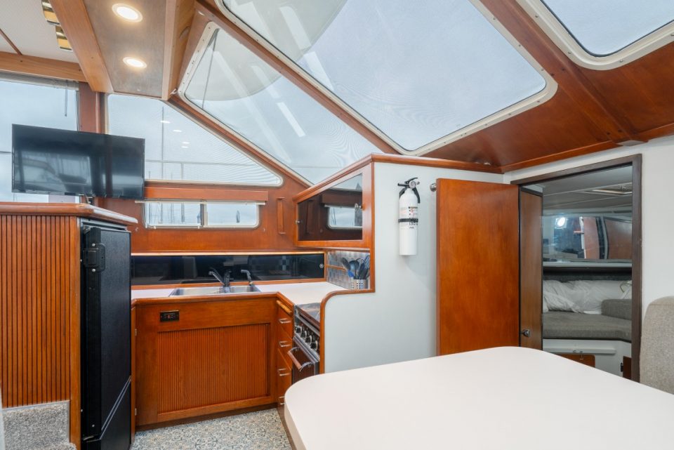 1989 Tollycraft 44 Cockpit Motor Yacht