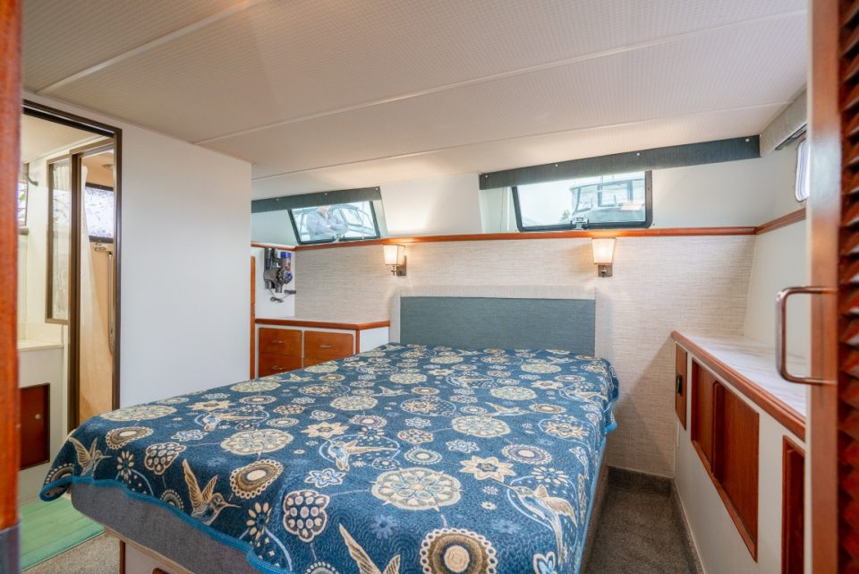 1989 Tollycraft 44 Cockpit Motor Yacht