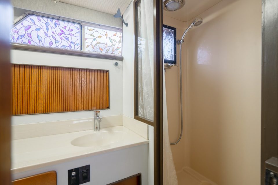 1989 Tollycraft 44 Cockpit Motor Yacht