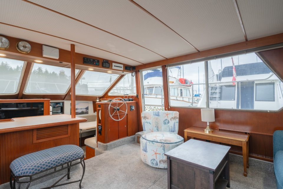 1989 Tollycraft 44 Cockpit Motor Yacht