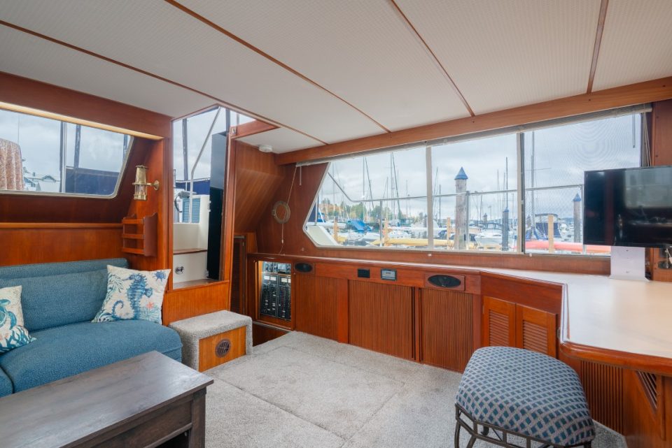 1989 Tollycraft 44 Cockpit Motor Yacht