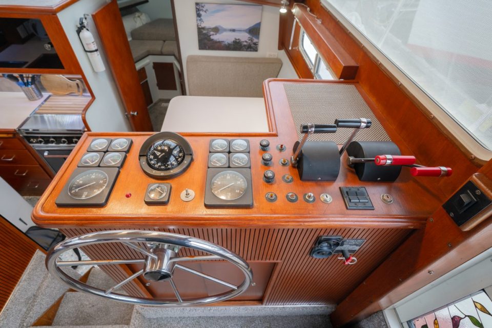 1989 Tollycraft 44 Cockpit Motor Yacht