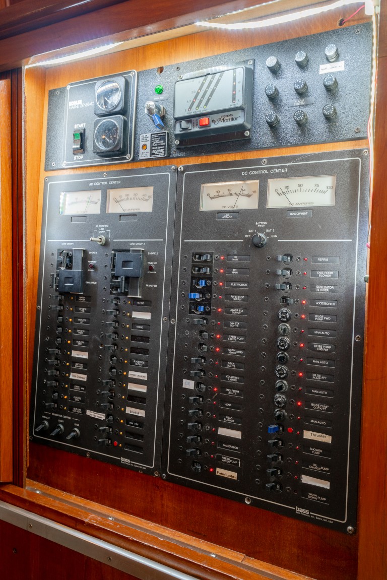 1989 Tollycraft 44 Cockpit Motor Yacht