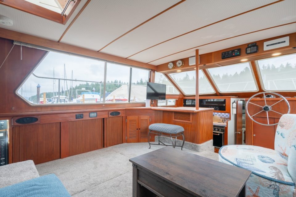 1989 Tollycraft 44 Cockpit Motor Yacht