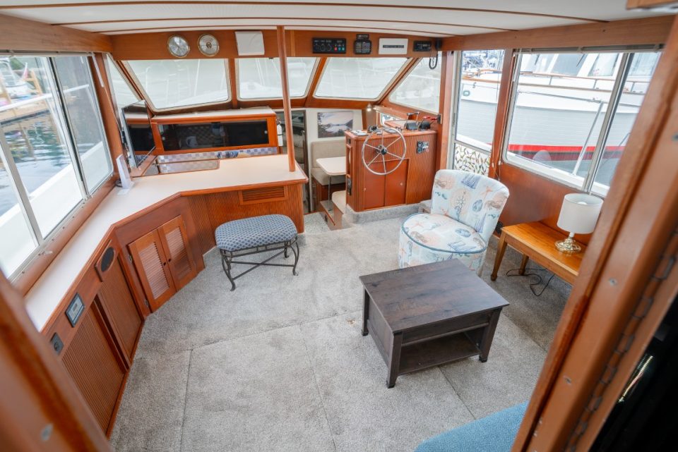 1989 Tollycraft 44 Cockpit Motor Yacht