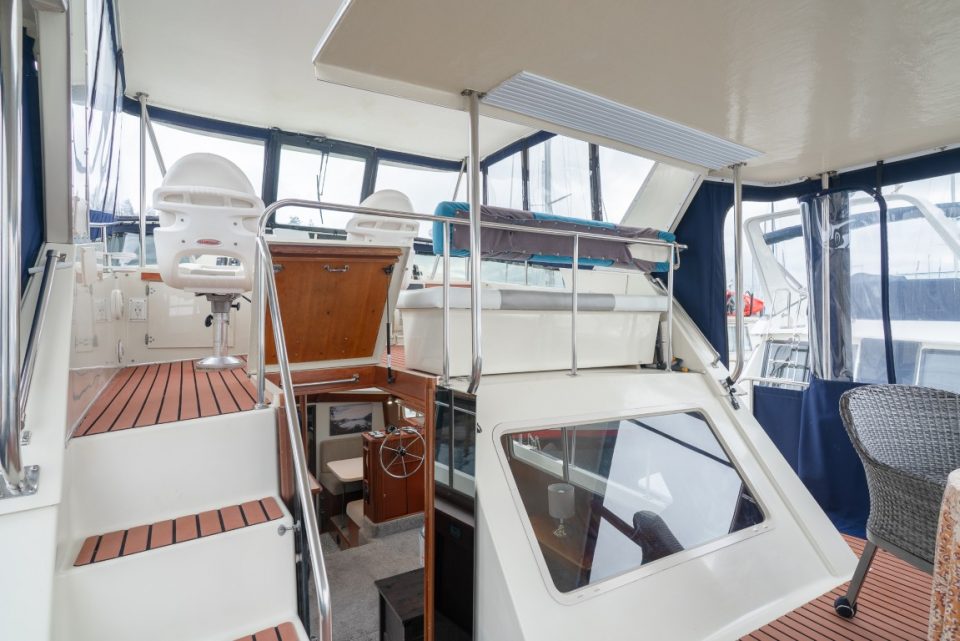 1989 Tollycraft 44 Cockpit Motor Yacht