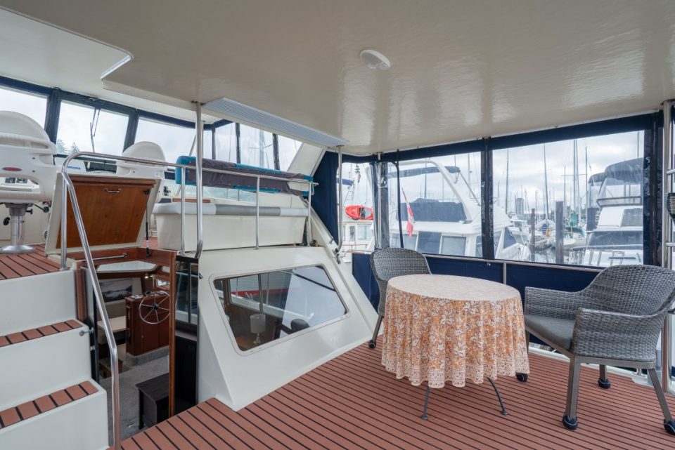 1989 Tollycraft 44 Cockpit Motor Yacht