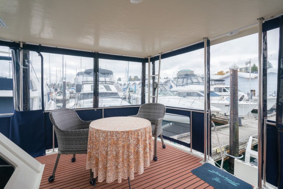 1989 Tollycraft 44 Cockpit Motor Yacht