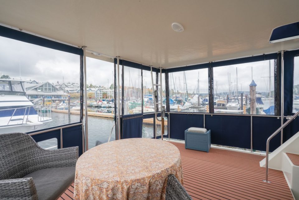 1989 Tollycraft 44 Cockpit Motor Yacht