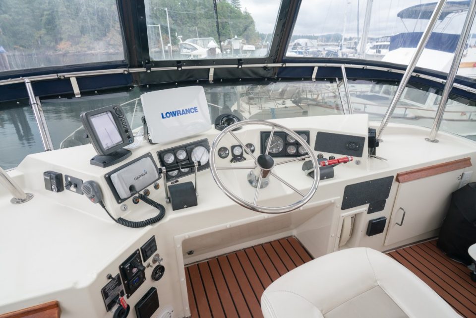 1989 Tollycraft 44 Cockpit Motor Yacht