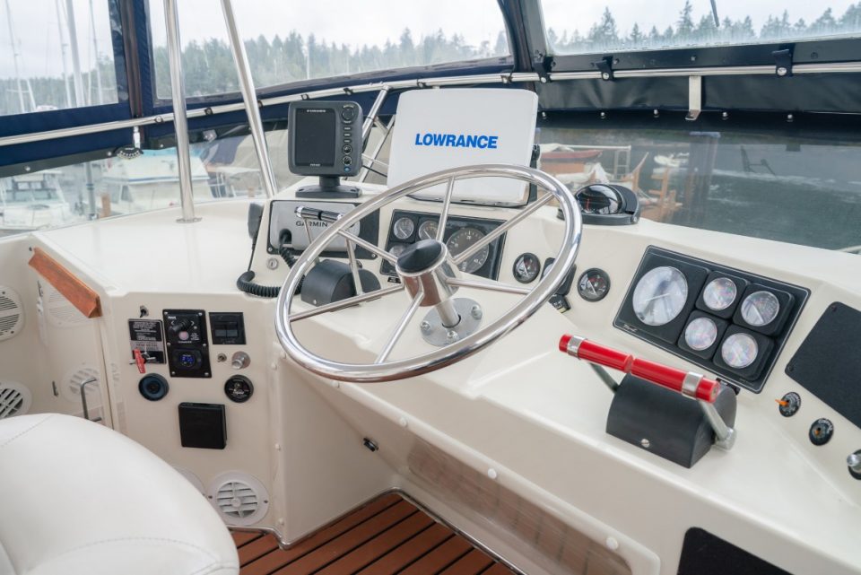 1989 Tollycraft 44 Cockpit Motor Yacht