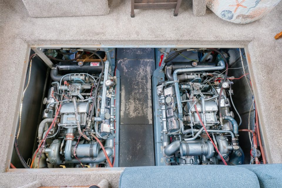 1989 Tollycraft 44 Cockpit Motor Yacht