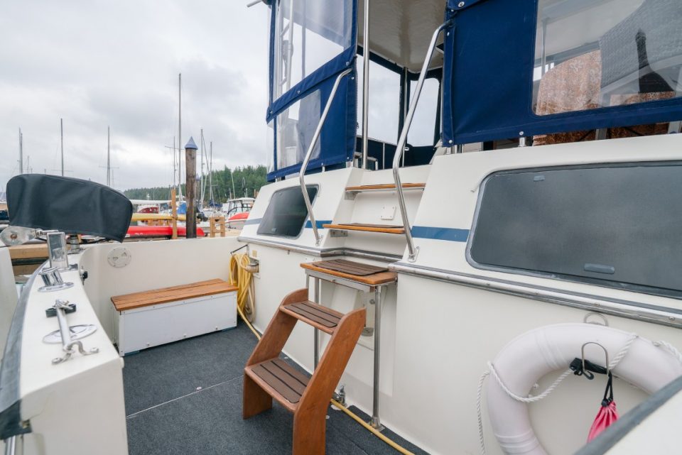 1989 Tollycraft 44 Cockpit Motor Yacht