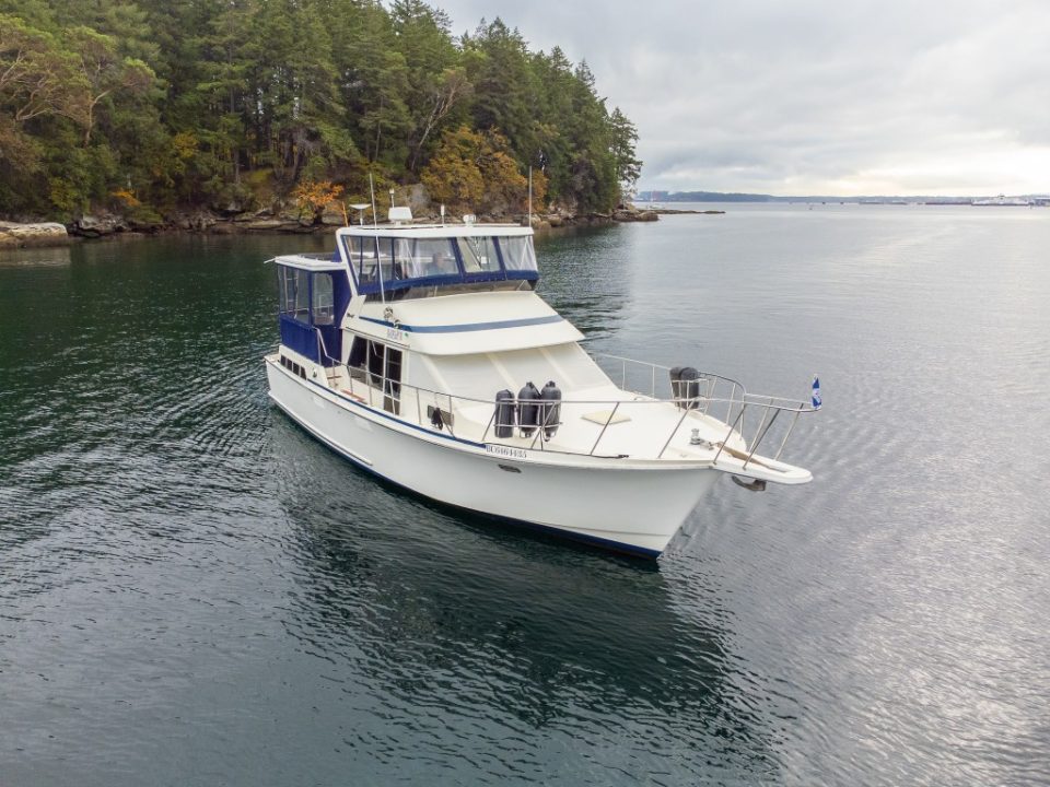 1989 Tollycraft 44 Cockpit Motor Yacht