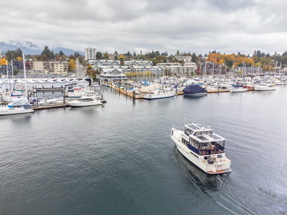 1989 Tollycraft 44 Cockpit Motor Yacht