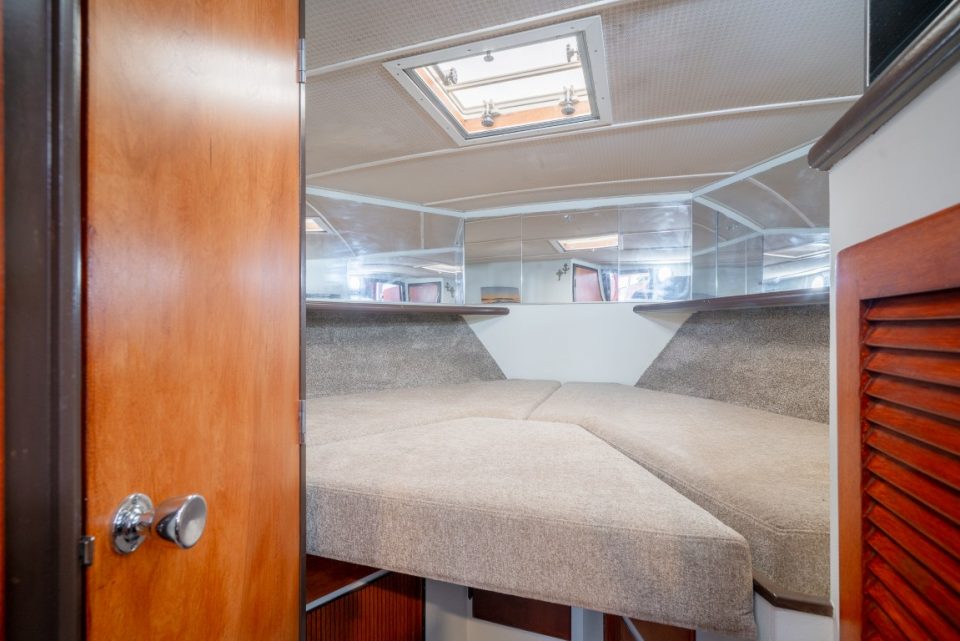 1989 Tollycraft 44 Cockpit Motor Yacht