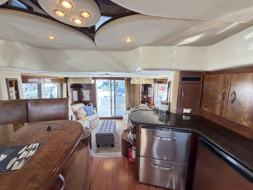 2009 Silverton 52 Ovation