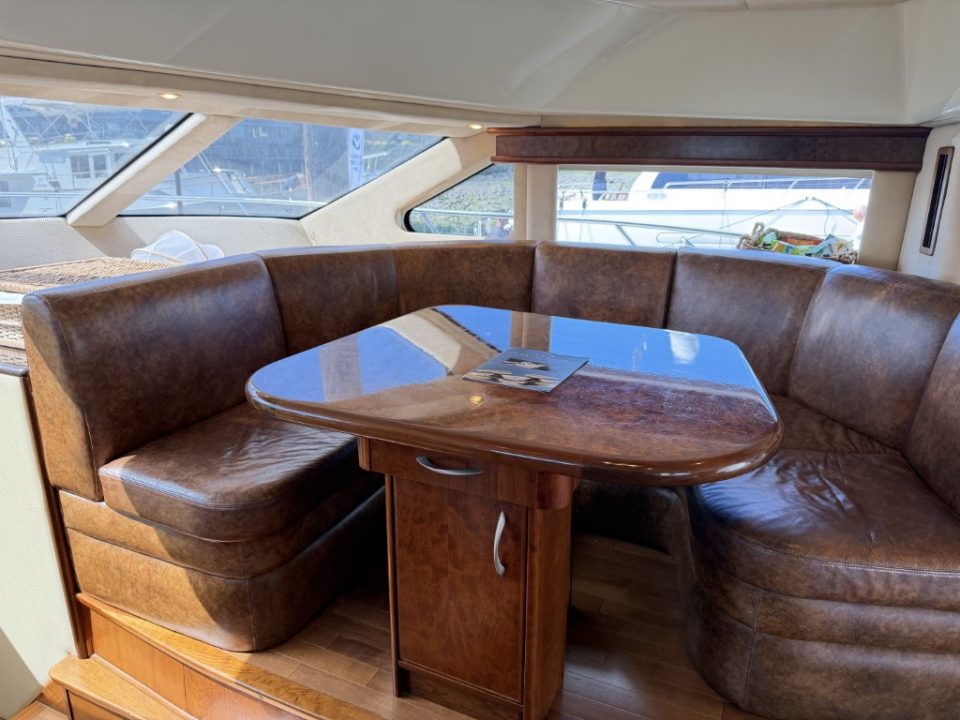 2009 Silverton 52 Ovation