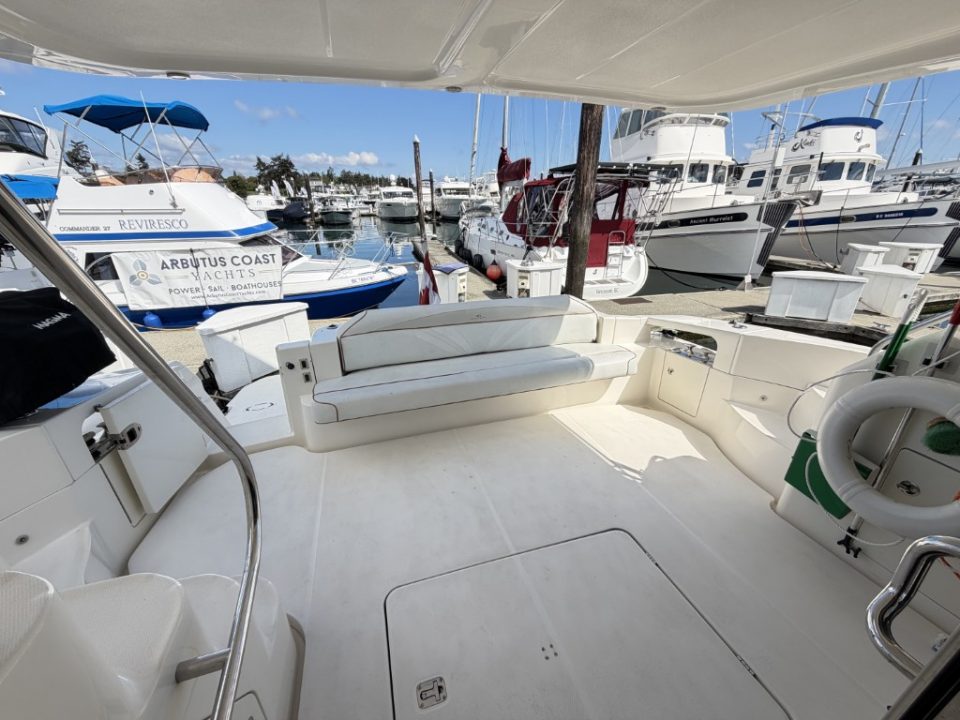 2009 Silverton 52 Ovation