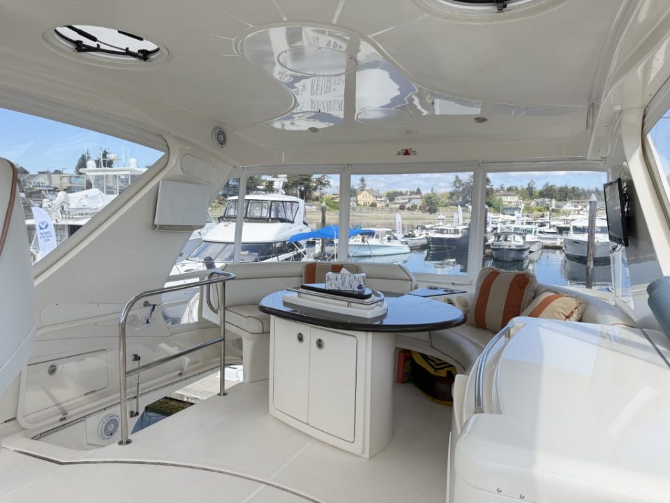 2009 Silverton 52 Ovation