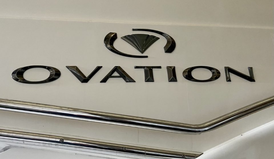 2009 Silverton 52 Ovation