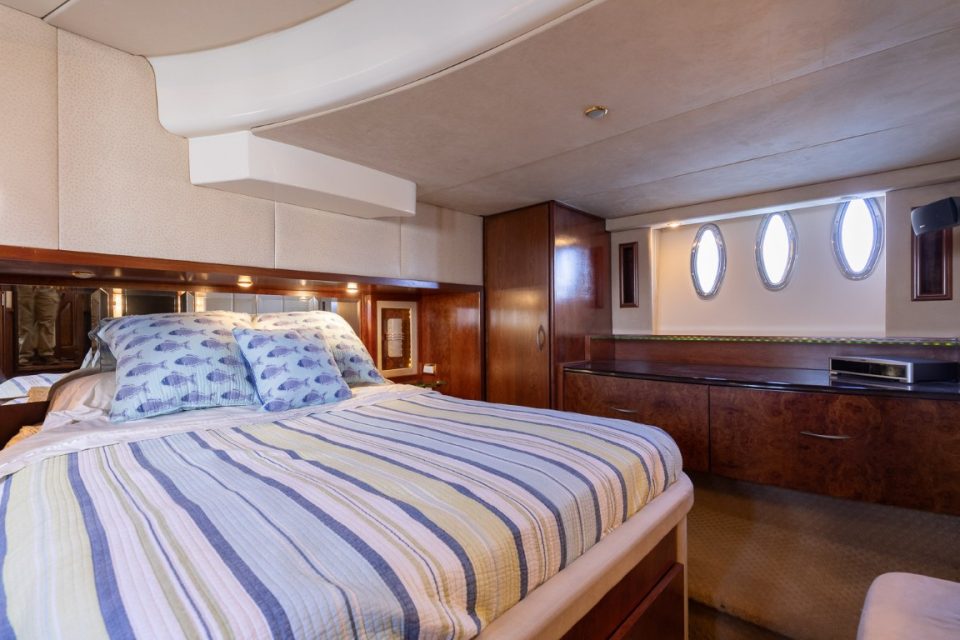 2009 Silverton 52 Ovation