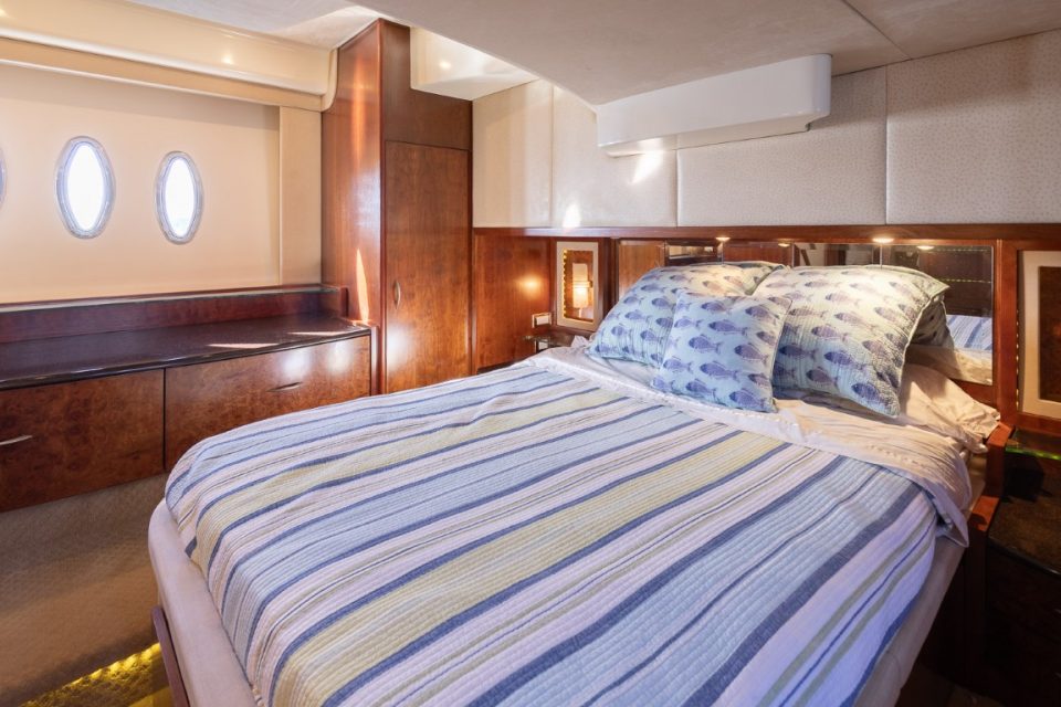 2009 Silverton 52 Ovation