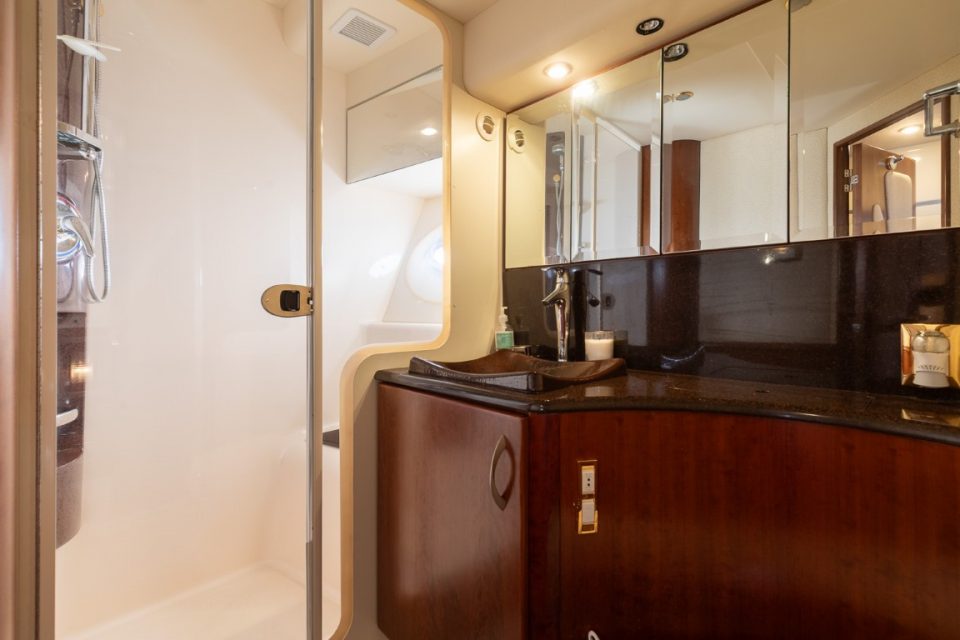 2009 Silverton 52 Ovation