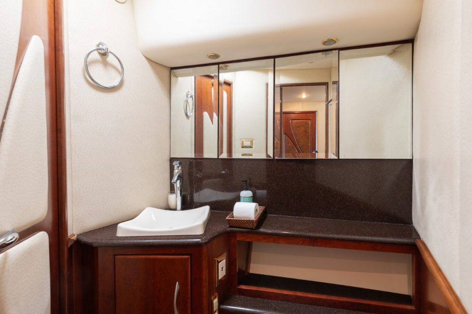 2009 Silverton 52 Ovation