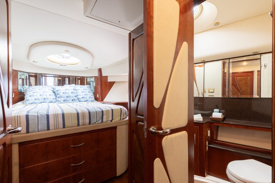 2009 Silverton 52 Ovation