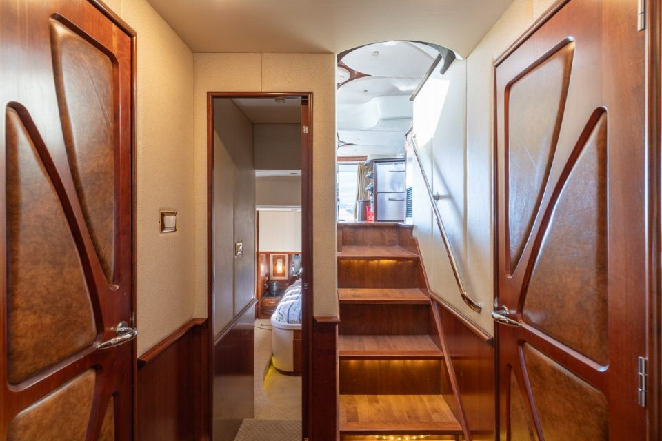 2009 Silverton 52 Ovation