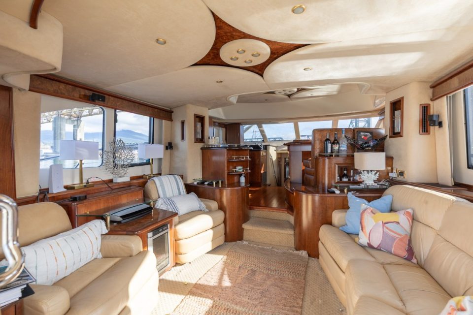 2009 Silverton 52 Ovation