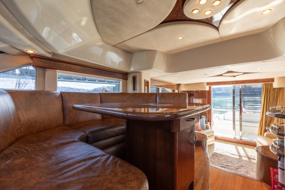 2009 Silverton 52 Ovation