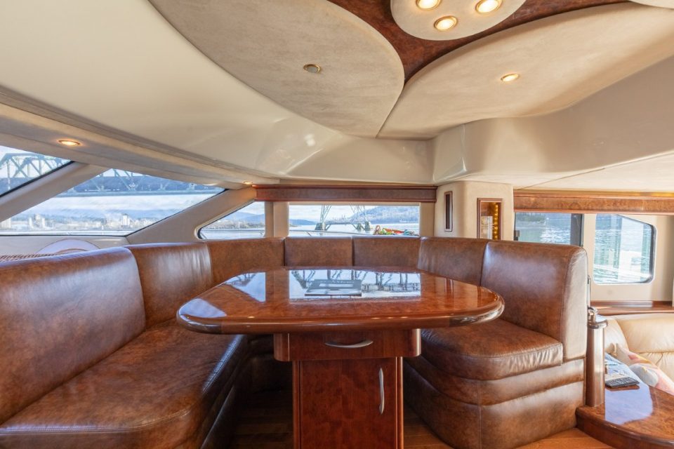 2009 Silverton 52 Ovation