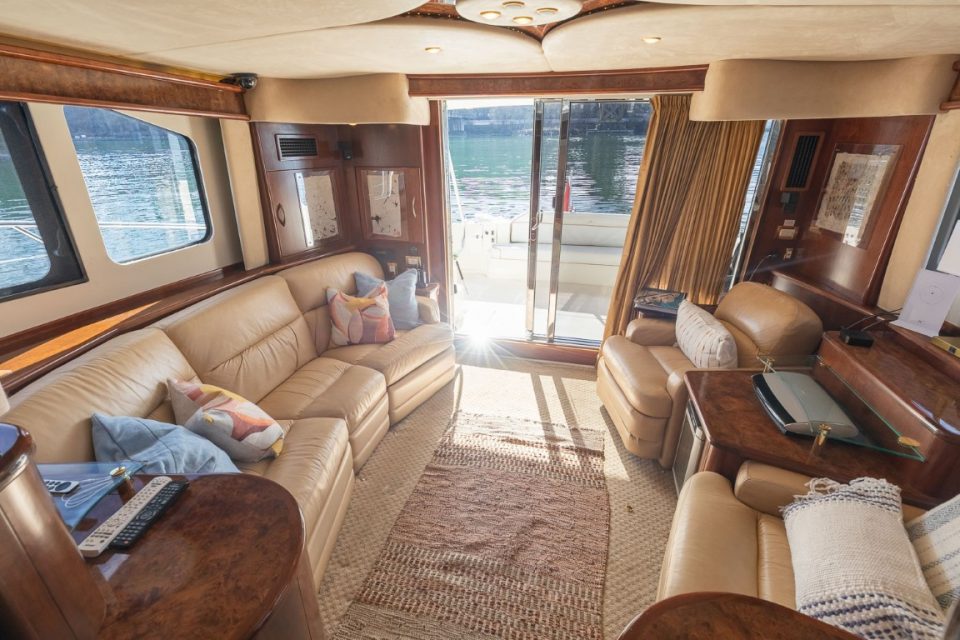 2009 Silverton 52 Ovation