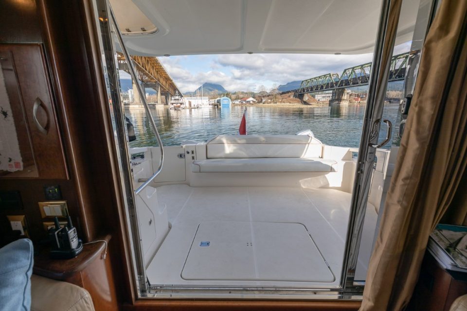 2009 Silverton 52 Ovation