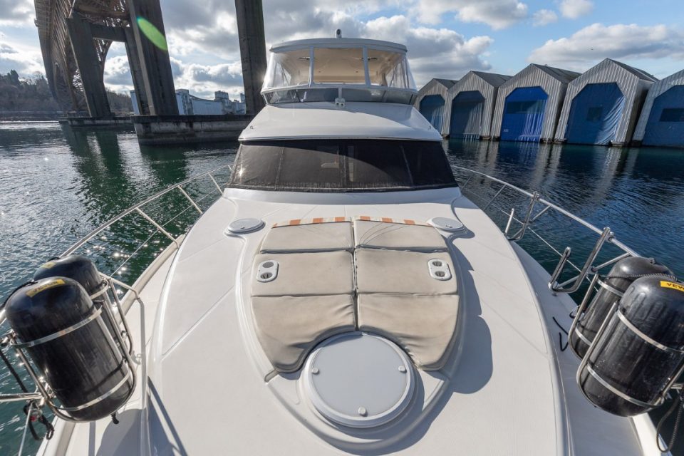 2009 Silverton 52 Ovation