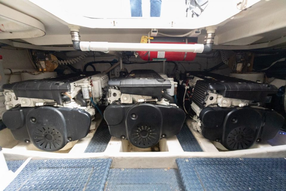 2009 Silverton 52 Ovation