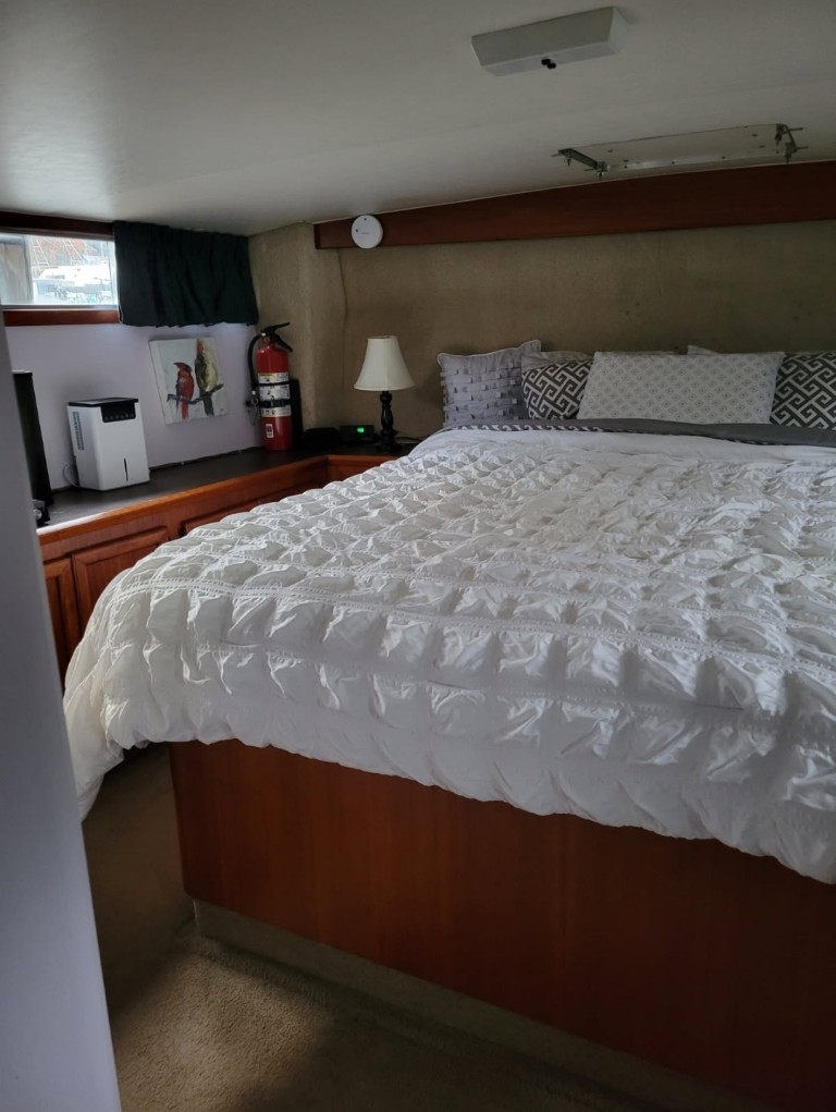 1977 Pacemaker Motor Yacht