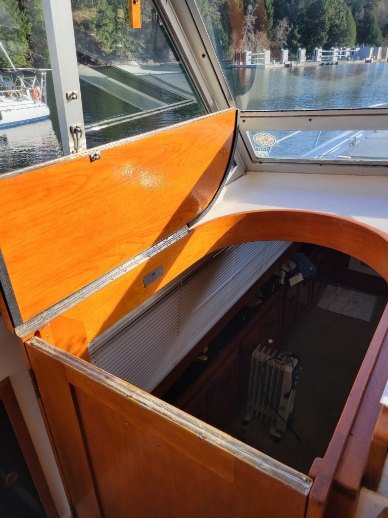 1977 Pacemaker Motor Yacht