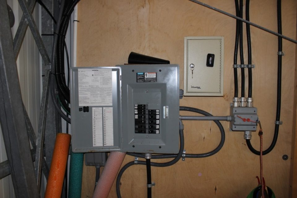 2005 Custom 75′ Boathouse