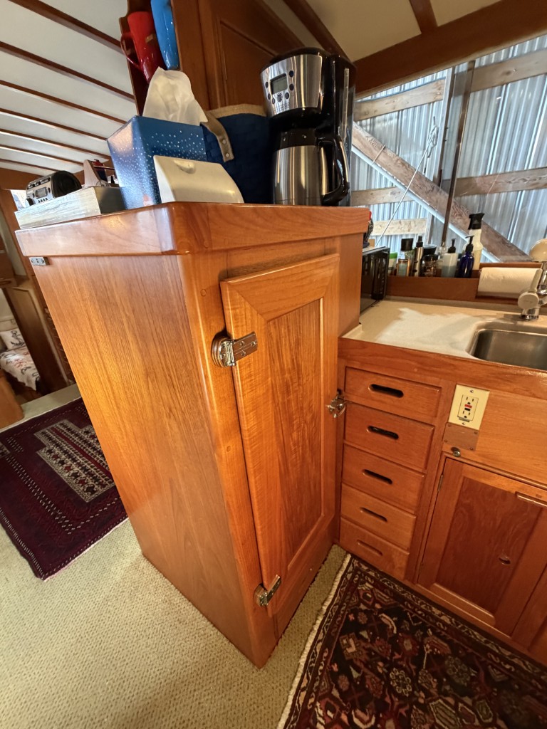 1969 Grand Banks Classic 42