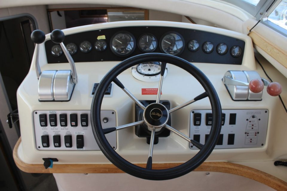 1995 Sea Ray 370 Sport Sedan